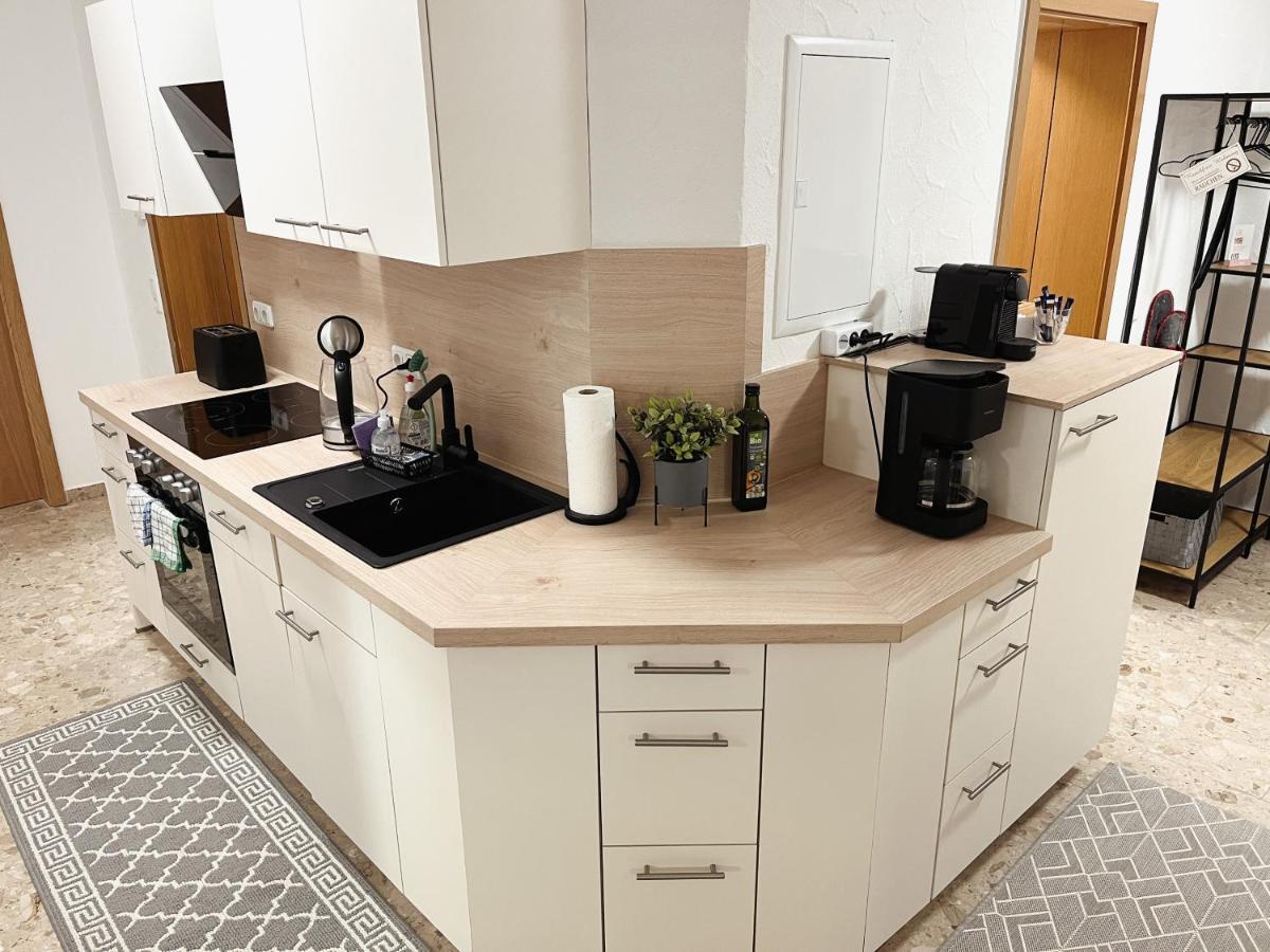 Bohnapartments Elisa - Wohlfuehlapartment Mit 2 Gratis Parkplaetzen Und 3 Schlafzimmern - Wlan - Vollausstattung Erfurt Luaran gambar