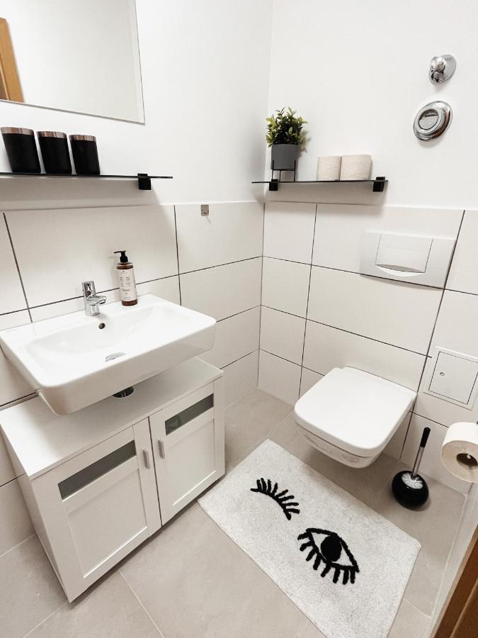 Bohnapartments Elisa - Wohlfuehlapartment Mit 2 Gratis Parkplaetzen Und 3 Schlafzimmern - Wlan - Vollausstattung Erfurt Luaran gambar